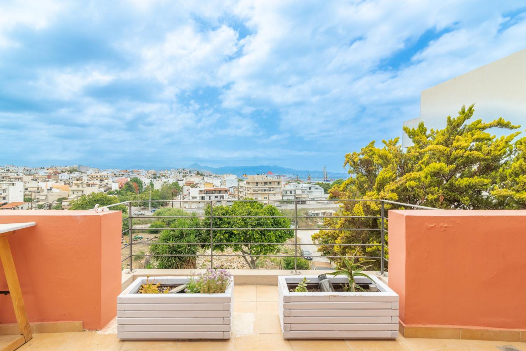 City Loft Near The Airport With Seaview Ираклио Екстериор снимка